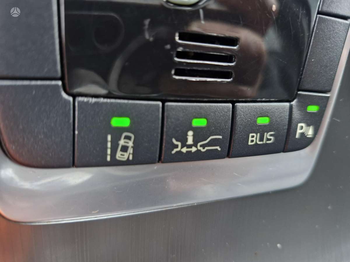 Volvo V60 2012 — photo 21