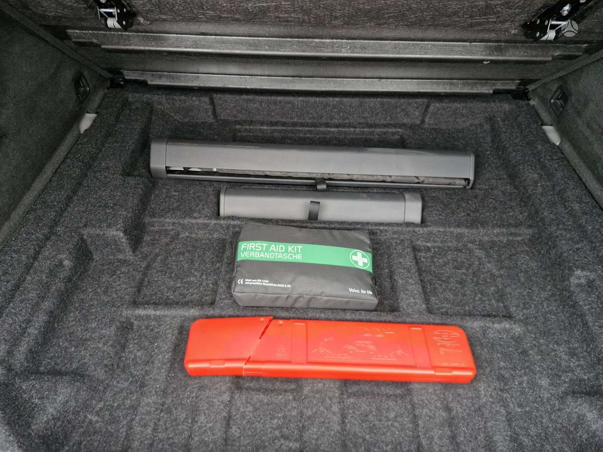 Volvo V60 2012 — photo 25