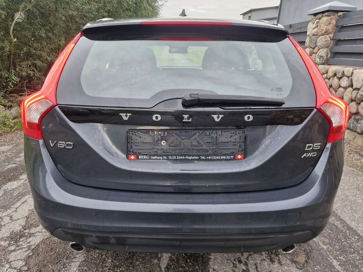 Volvo V60 2012 — interior