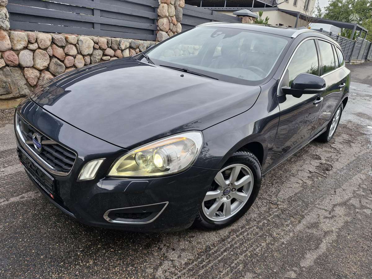 Volvo V60 2012 — photo 8