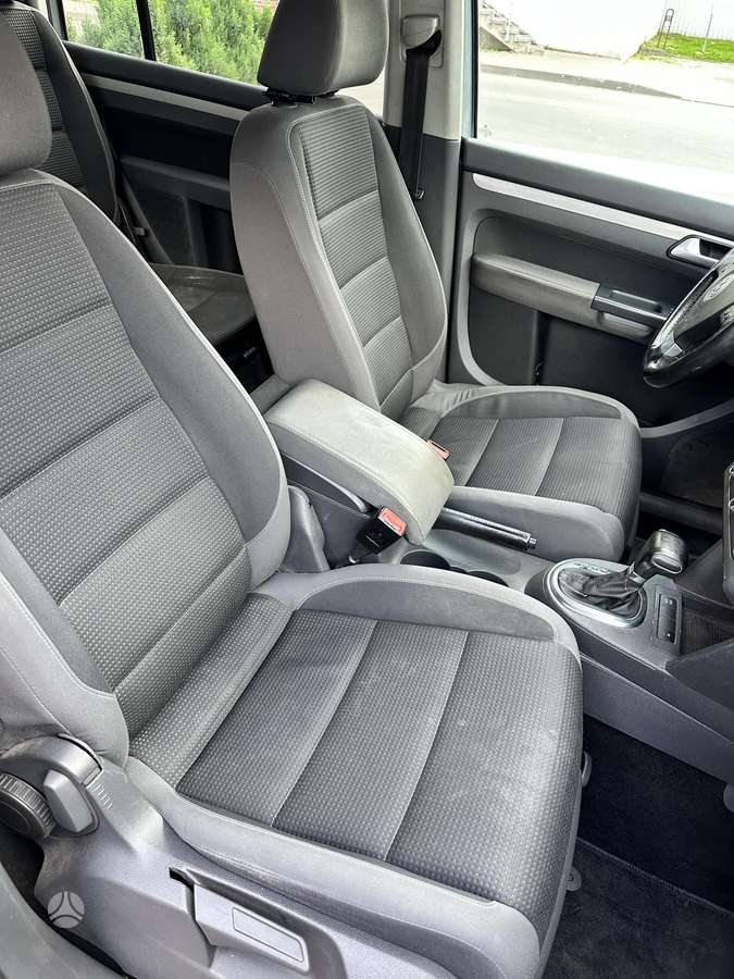 Volkswagen Touran 2009 — photo 12