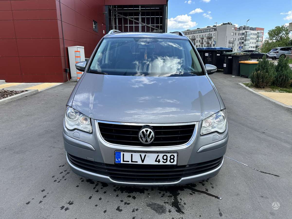 Volkswagen Touran 2009 — rear view