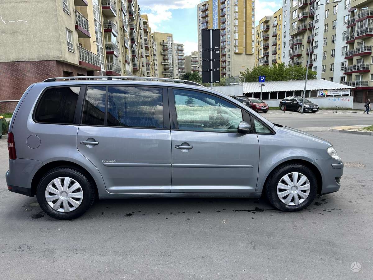 Volkswagen Touran 2009 — engine 1968 cm³, 140 HP (103kW)