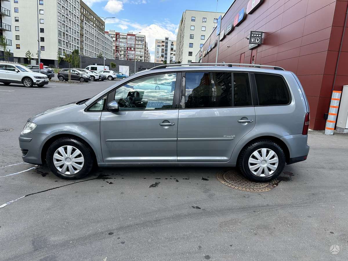 Volkswagen Touran 2009 — photo 8