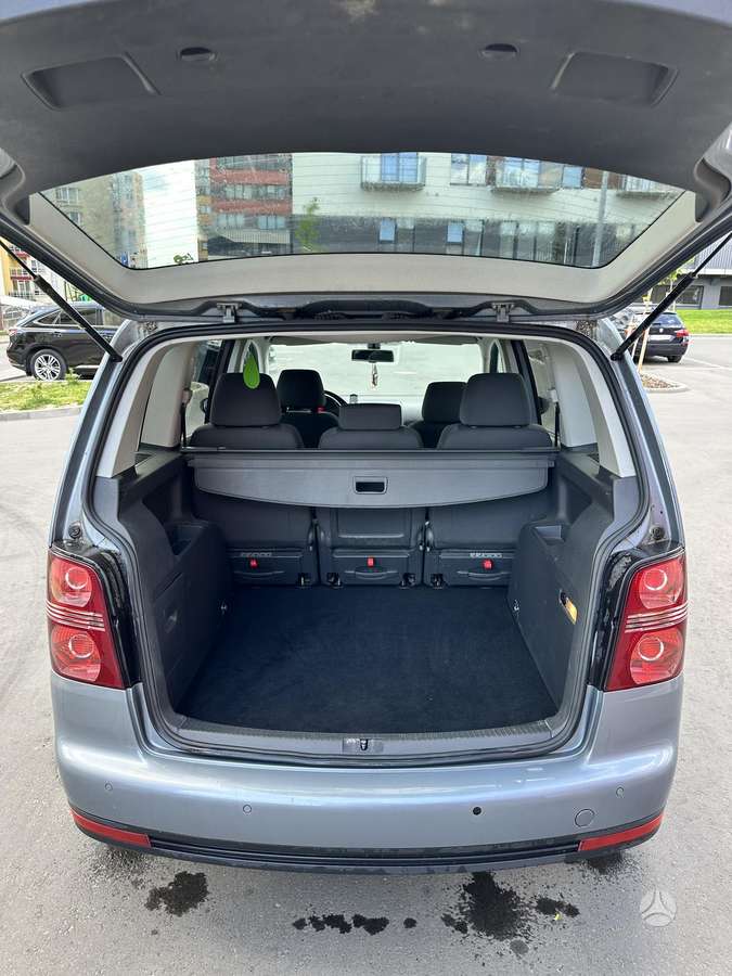 Volkswagen Touran 2009 — photo 9