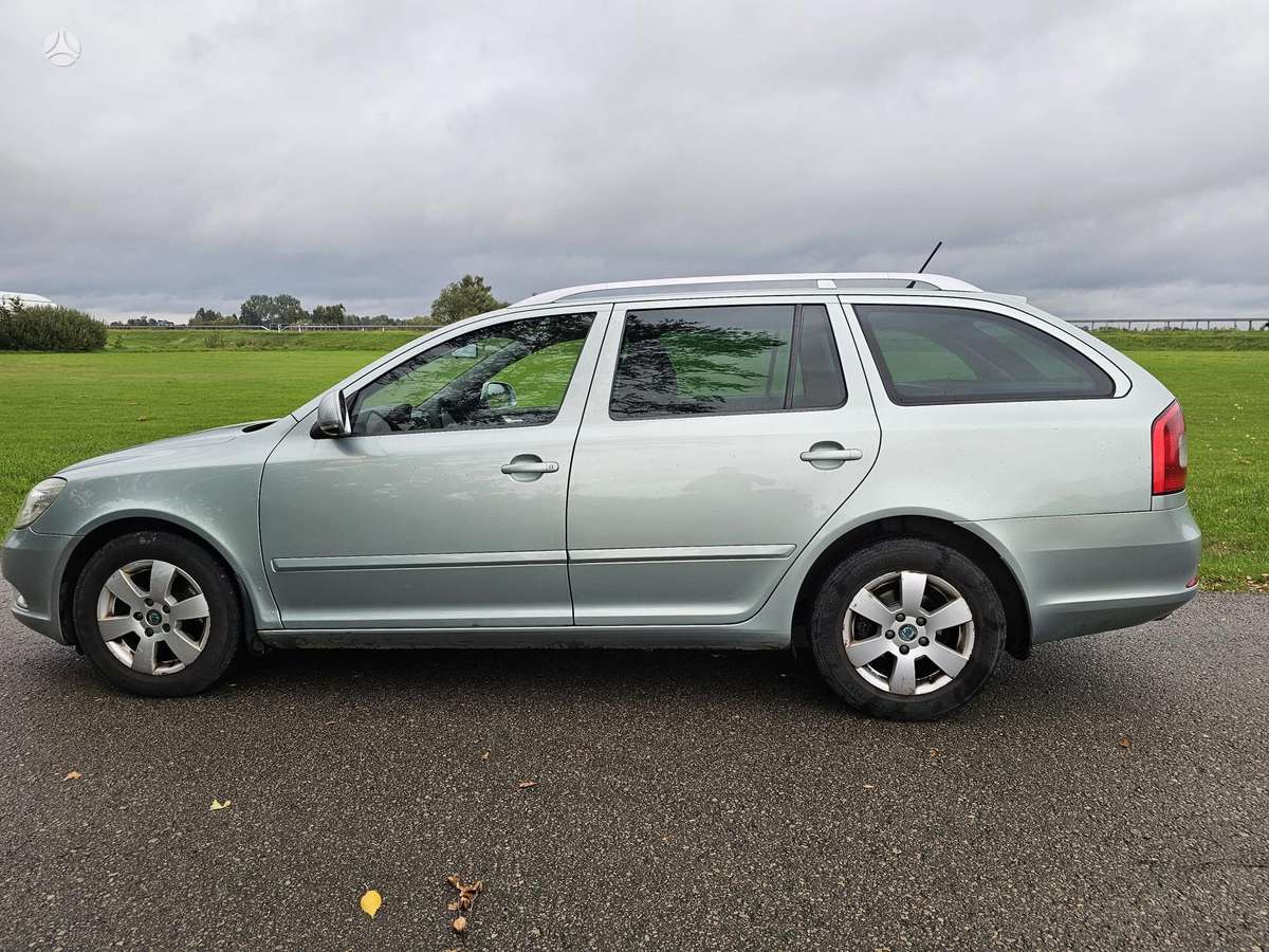Skoda Octavia 2011 — interior