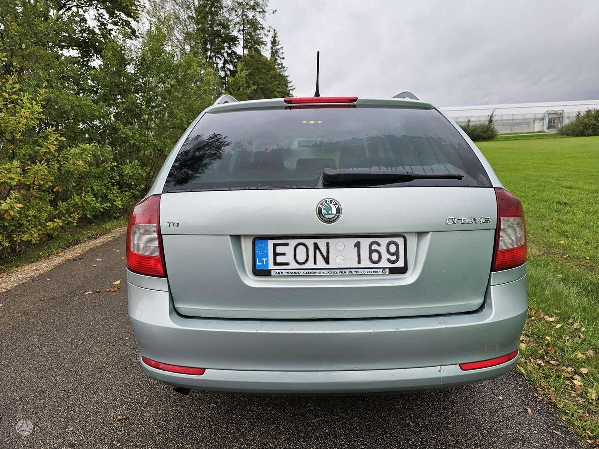 Skoda Octavia 2011 — engine 1598 cm³, 105 HP (77kW)