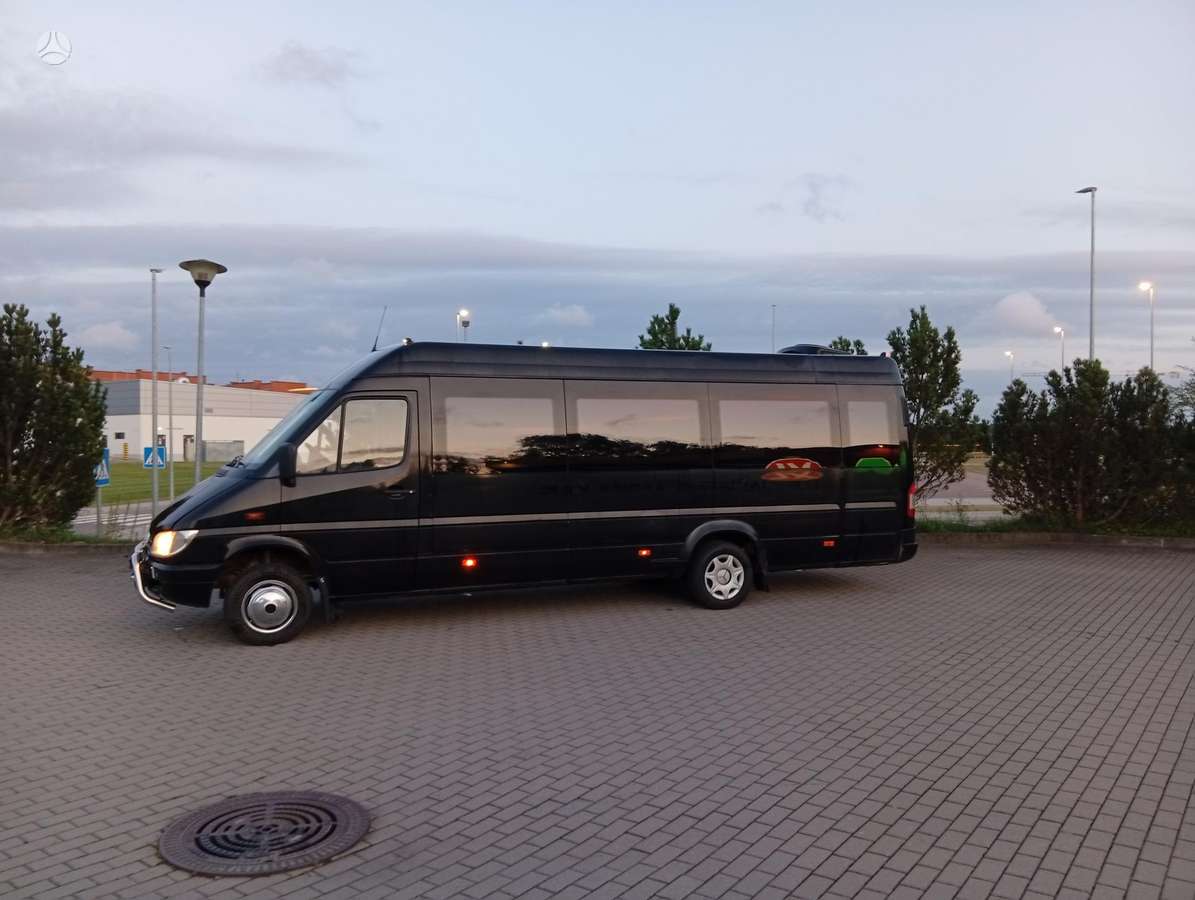 Mercedes-Benz Sprinter 2004 — rear view