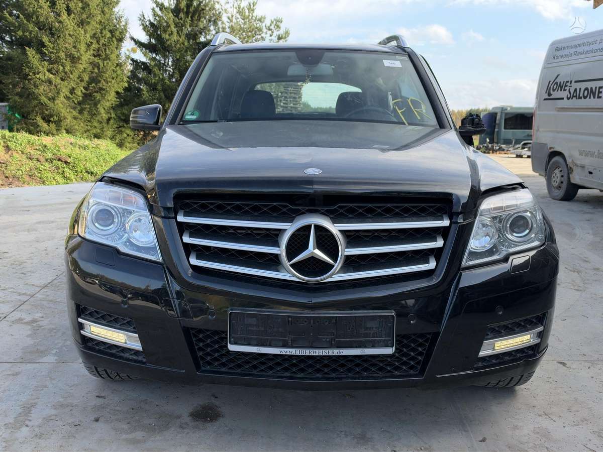 Mercedes-Benz GLK220 2011 — rear view