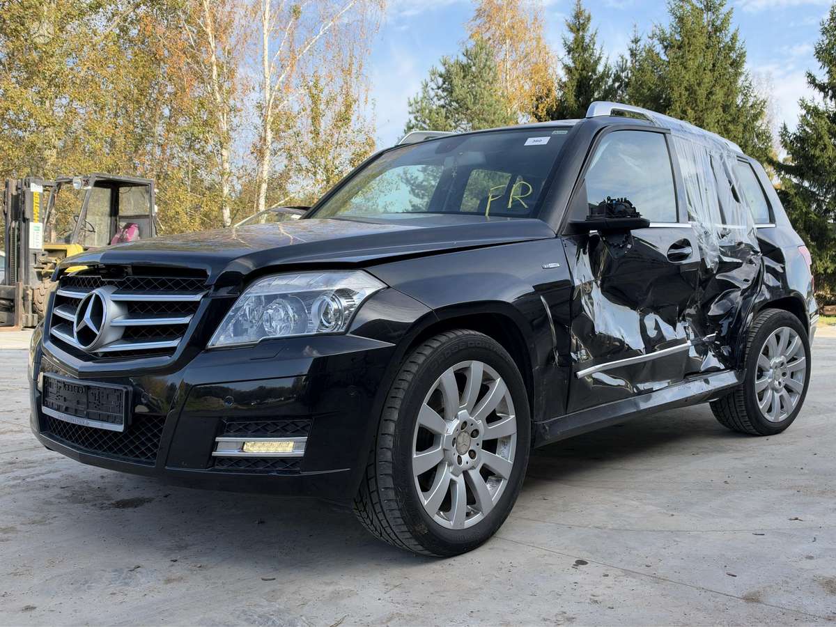 Mercedes-Benz GLK220 2011 — interior