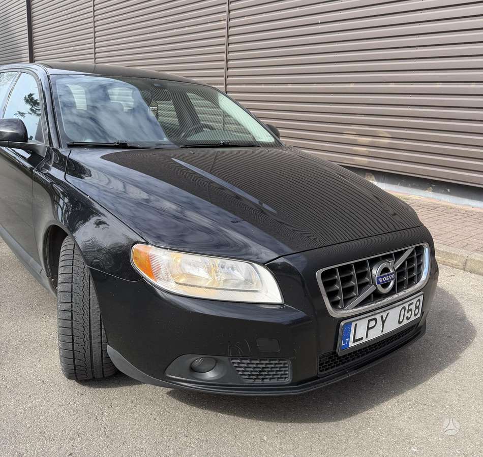 Volvo V70 2010 — салон