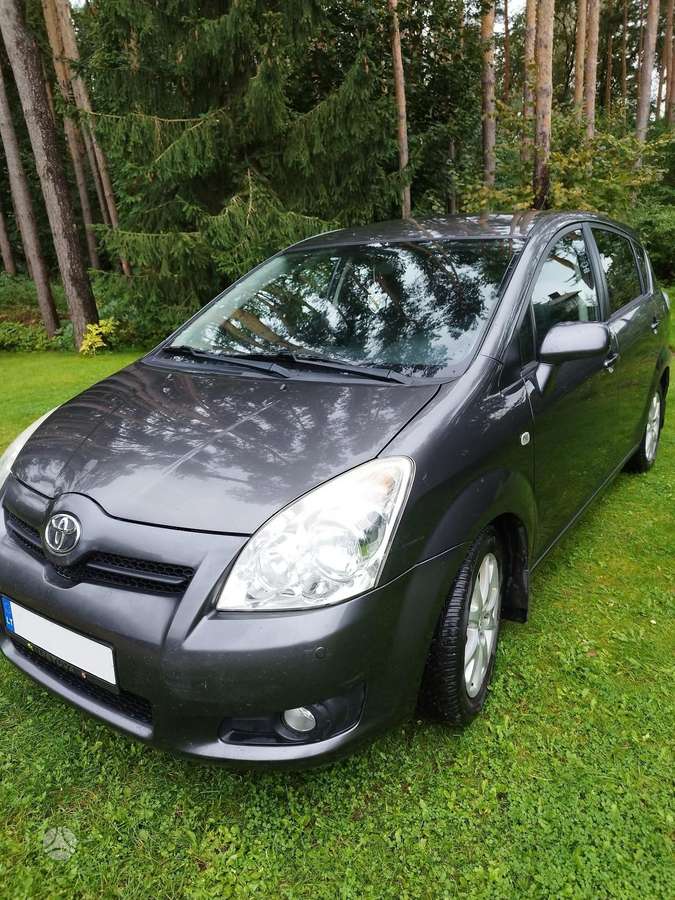Toyota Corolla 2009 — салон