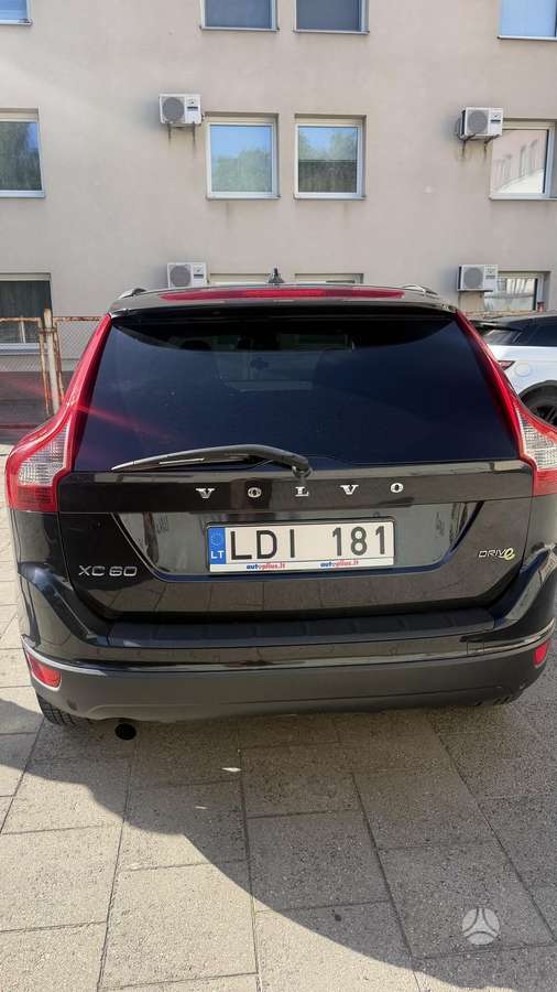 Volvo XC60 2012 — rear view