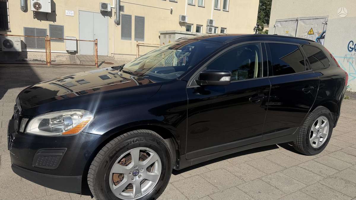 Volvo XC60 2012 — interior