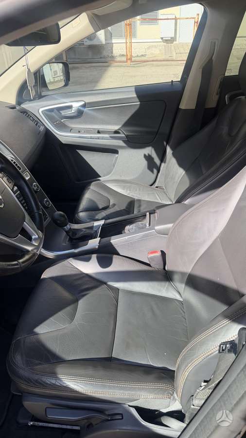 Volvo XC60 2012 — photo 7