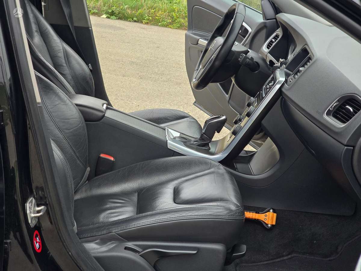 Volvo V60 2013 — photo 13