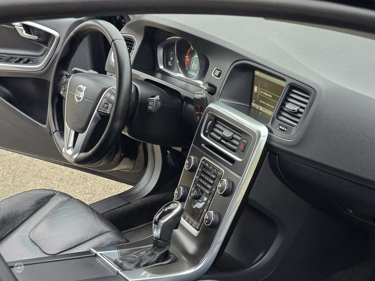 Volvo V60 2013 — photo 14