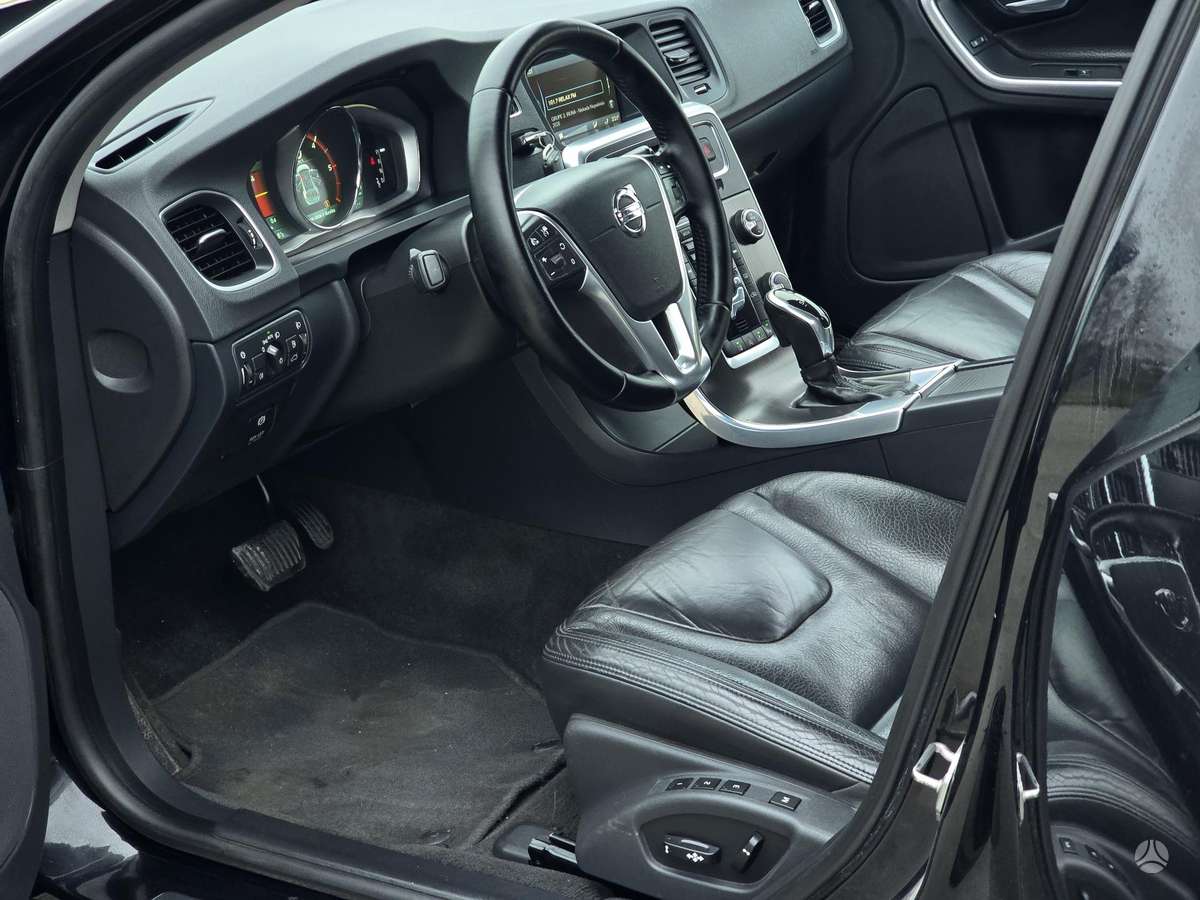 Volvo V60 2013 — photo 15
