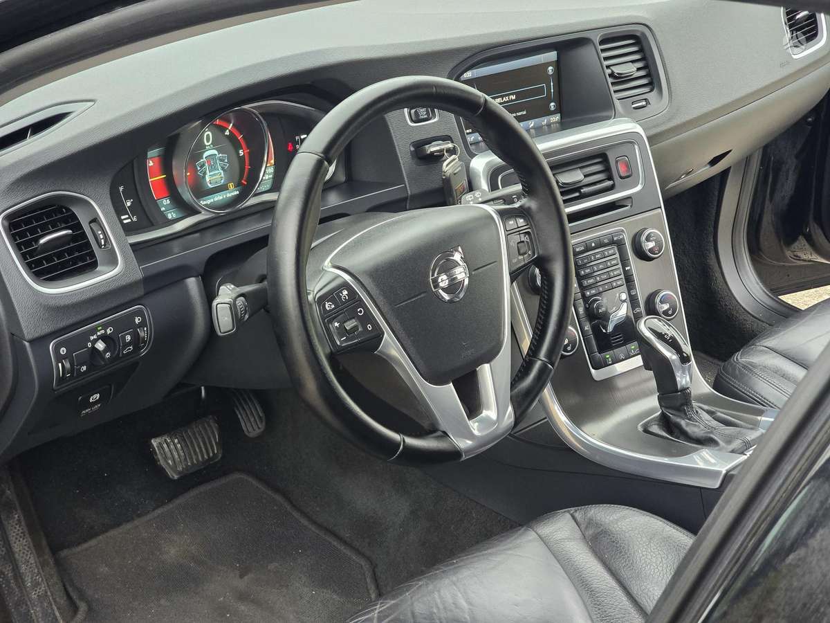 Volvo V60 2013 — photo 16