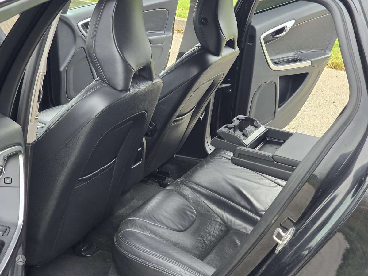 Volvo V60 2013 — photo 17