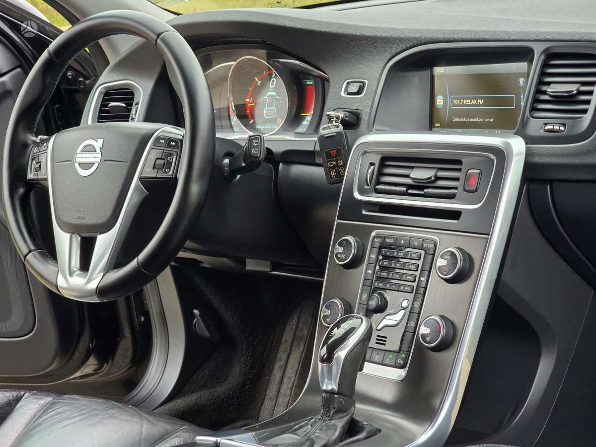Volvo V60 2013 — photo 20