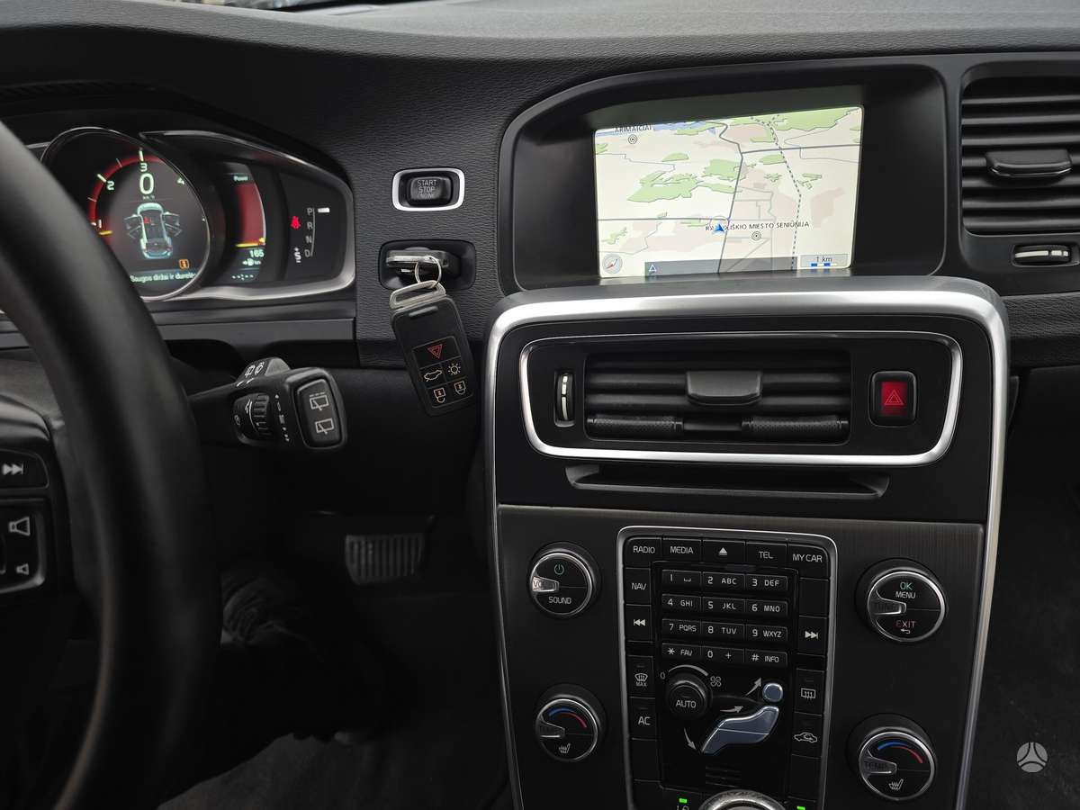 Volvo V60 2013 — photo 22