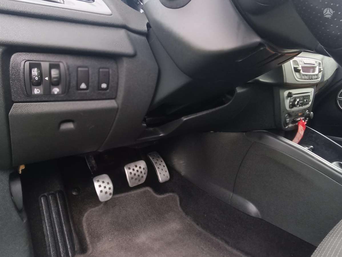 Renault Megane 2012 — photo 15