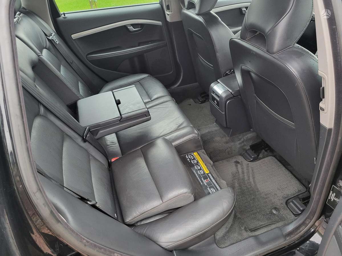 Volvo V70 2012 — photo 11