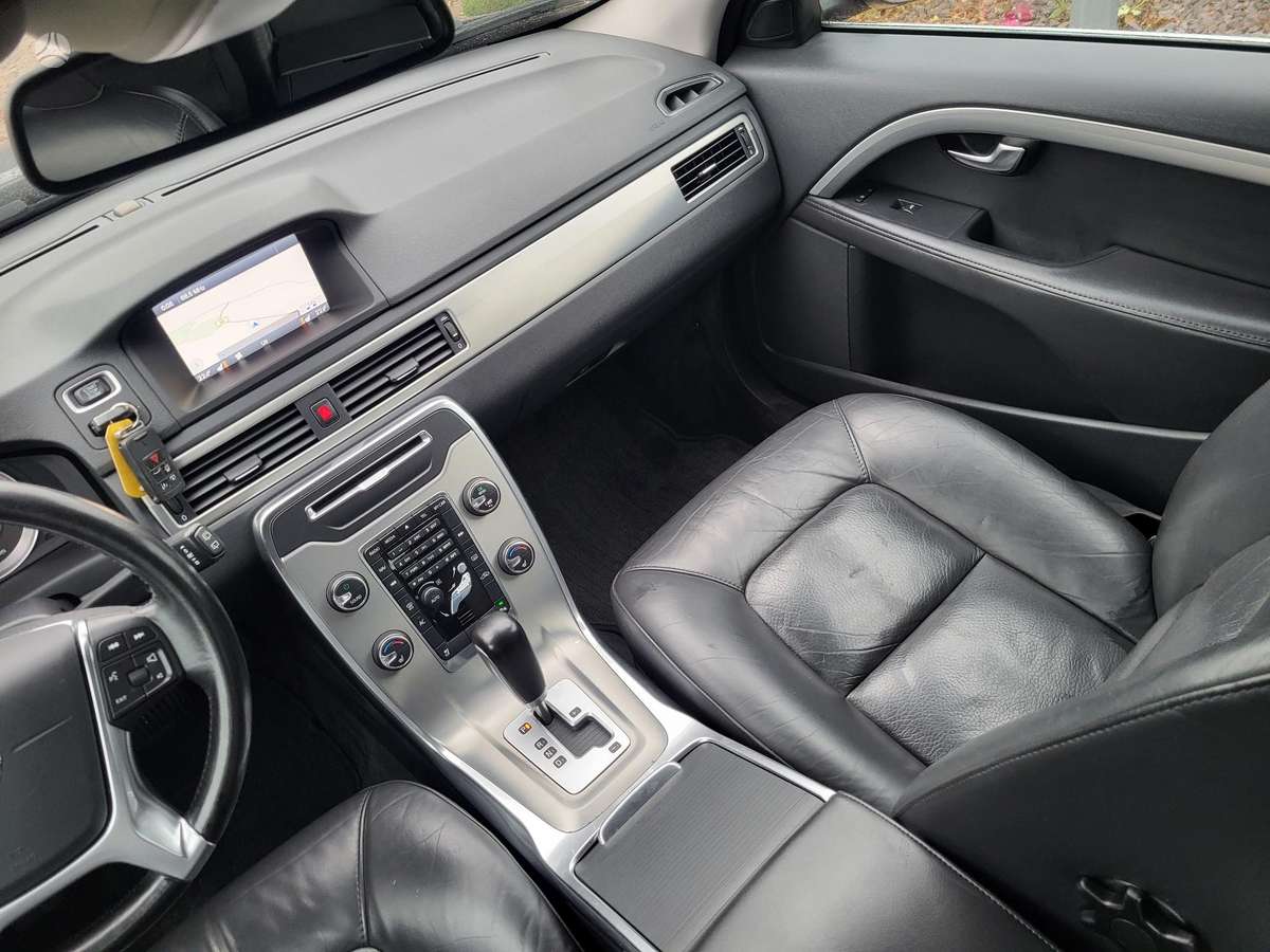 Volvo V70 2012 — photo 12