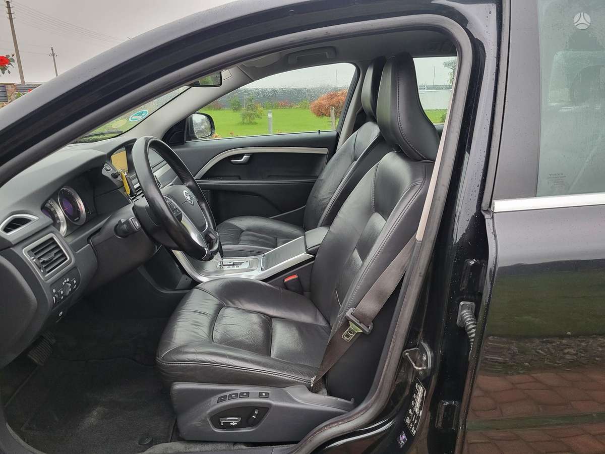 Volvo V70 2012 — photo 14