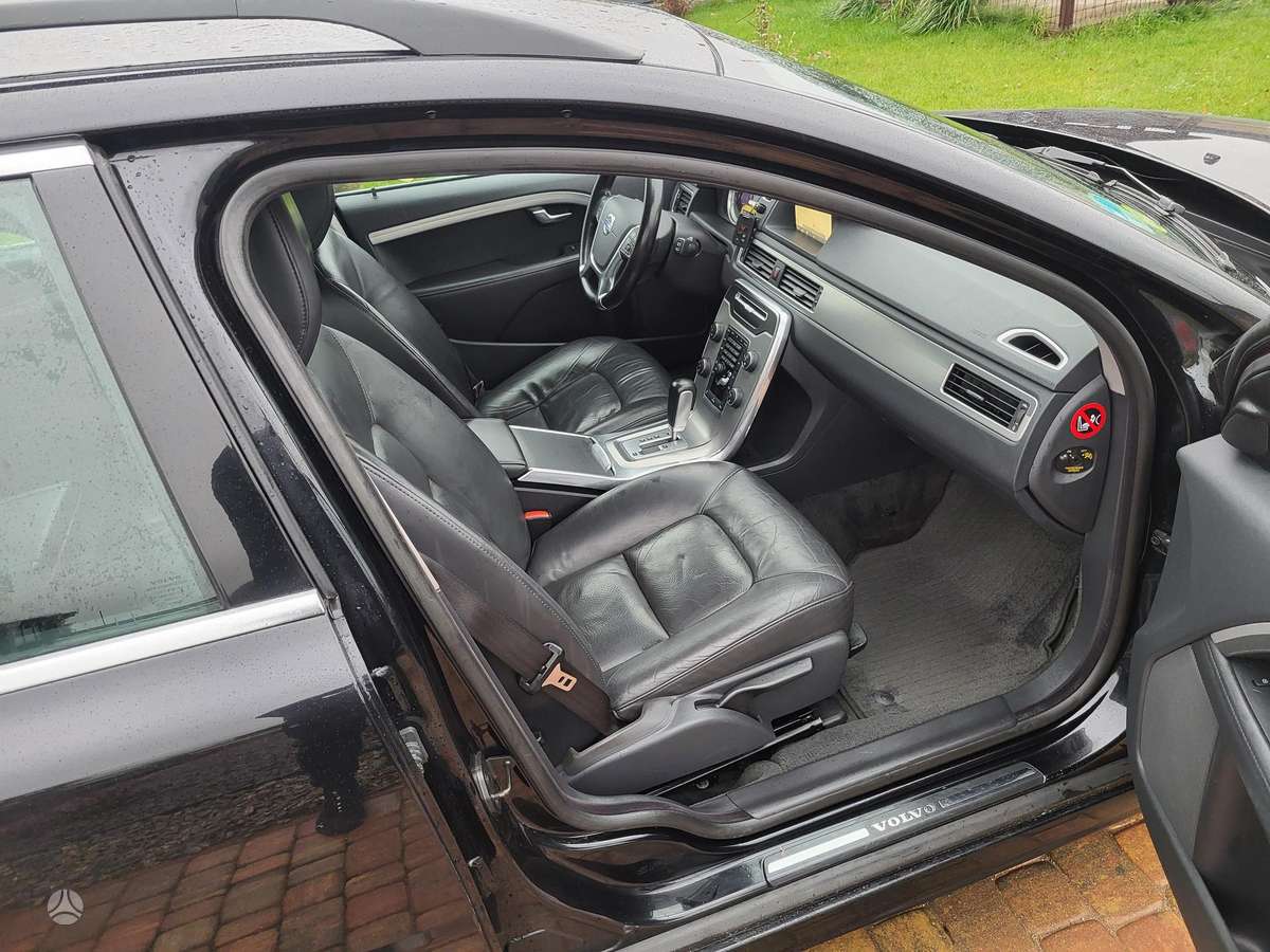 Volvo V70 2012 — photo 15