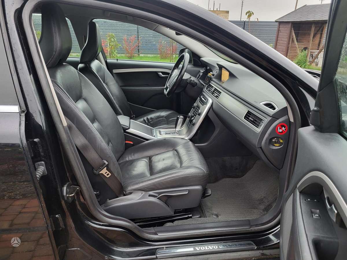 Volvo V70 2012 — photo 17