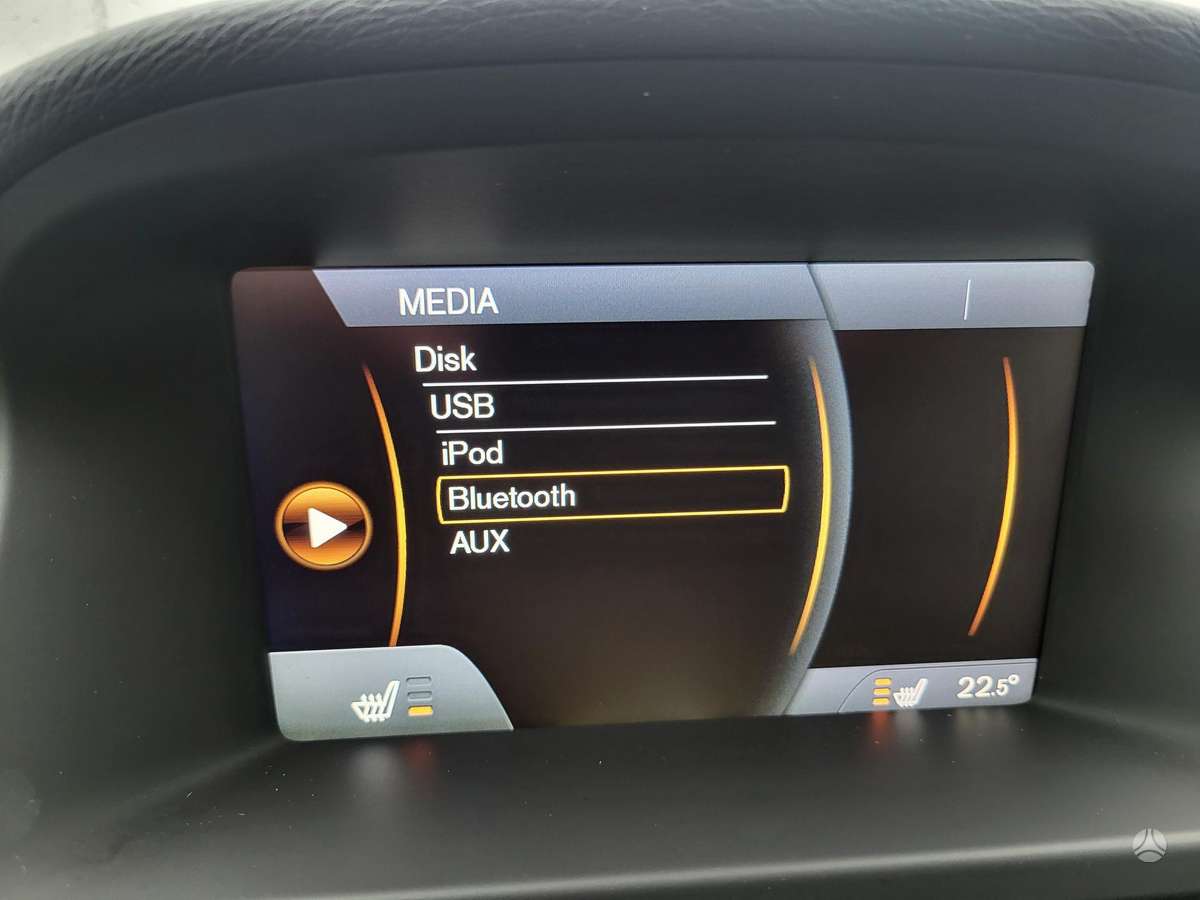 Volvo V70 2012 — photo 26