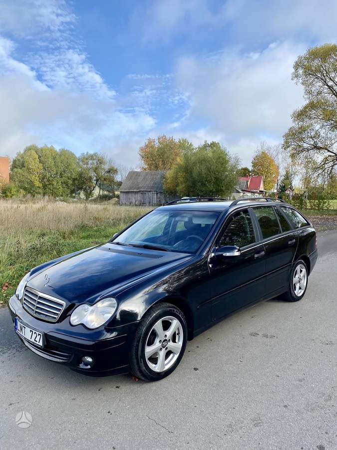 Mercedes-Benz C220 2005 — rear view