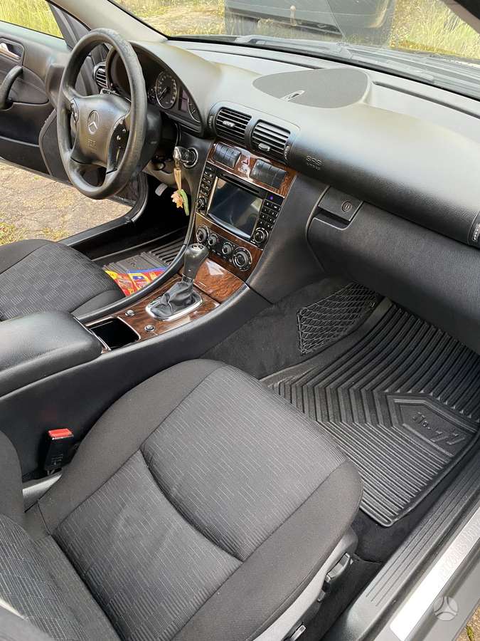 Mercedes-Benz C220 2005 — engine 2189 cm³, 150 HP (110kW)