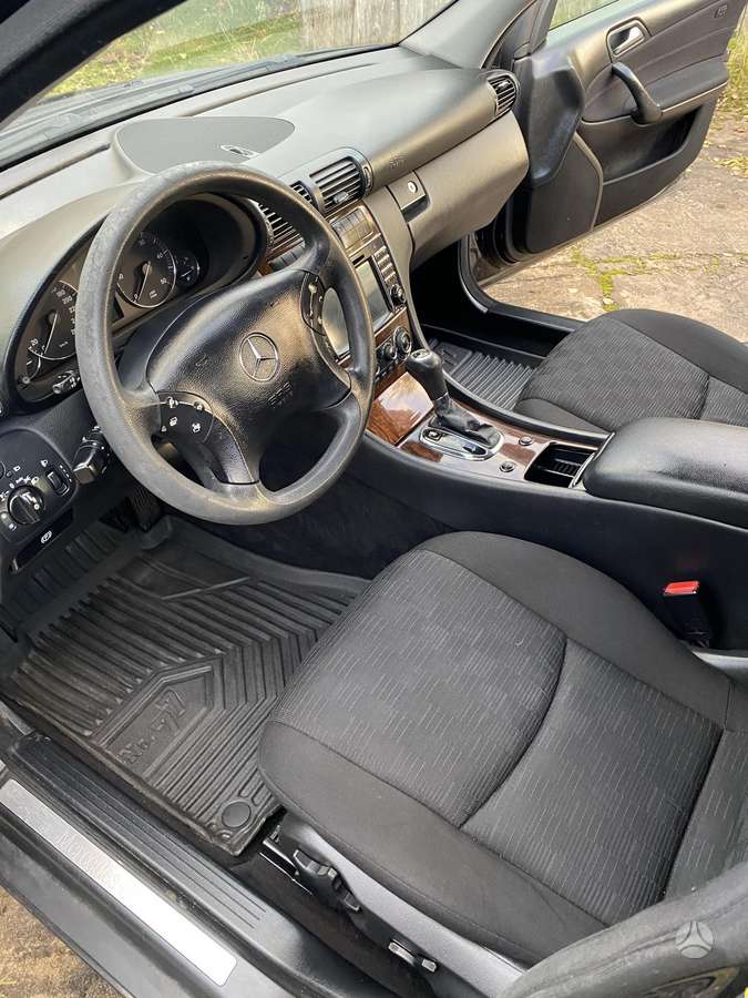 Mercedes-Benz C220 2005 — photo 7