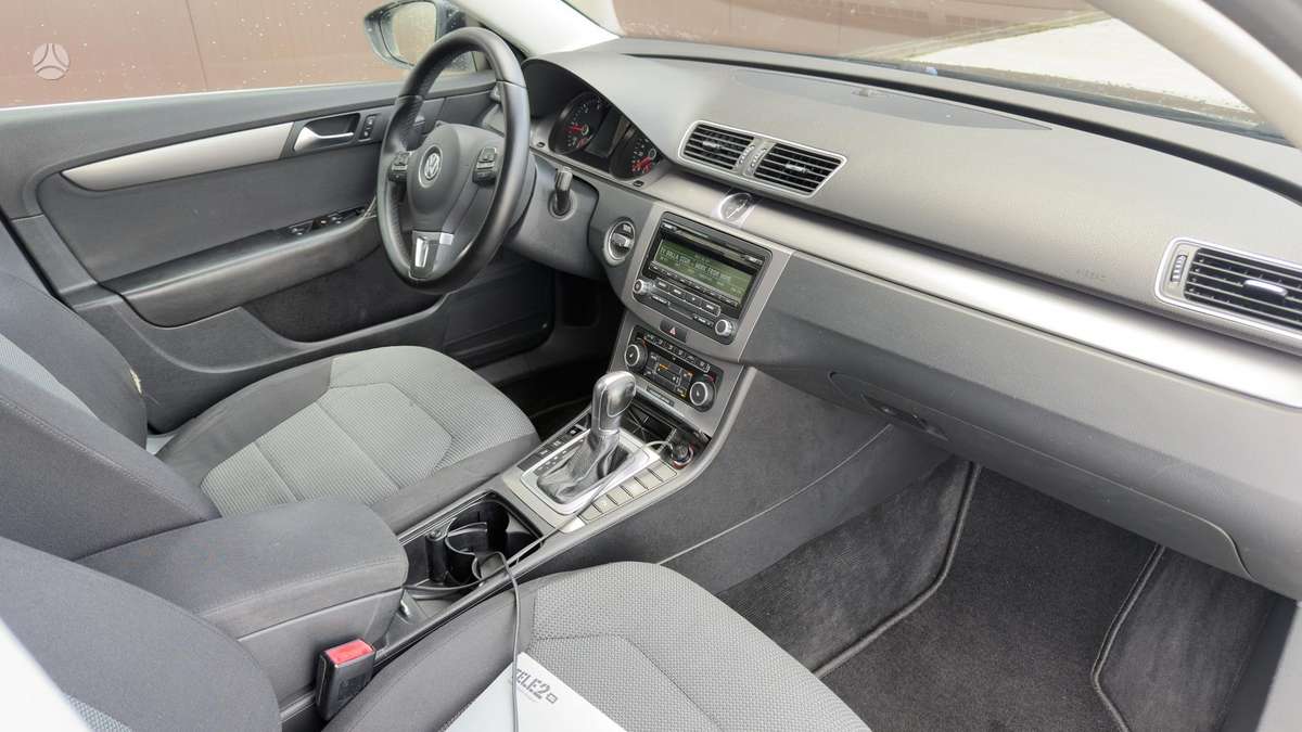 Volkswagen Passat 2011 — photo 7