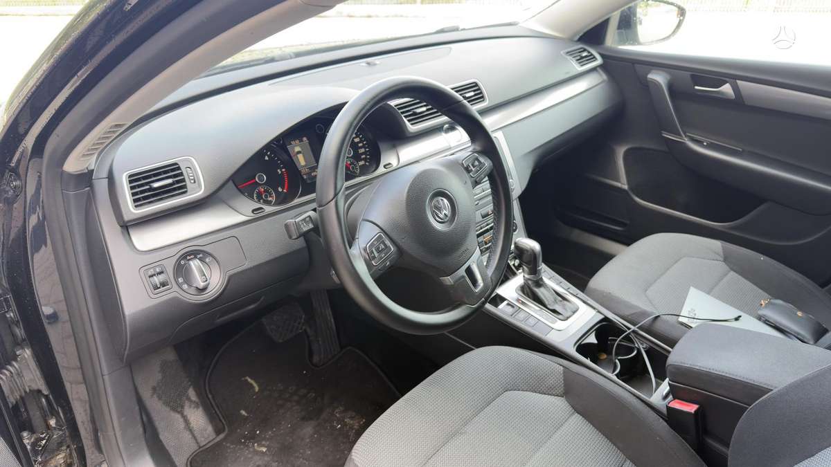 Volkswagen Passat 2011 — photo 8
