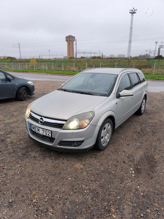 Opel Astra 2004 — вигляд ззаду