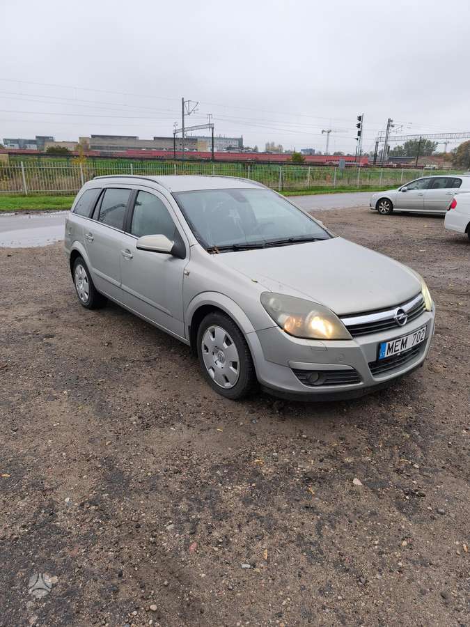 Opel Astra 2004 — салон