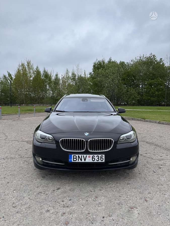 BMW 520 2011 — вигляд ззаду