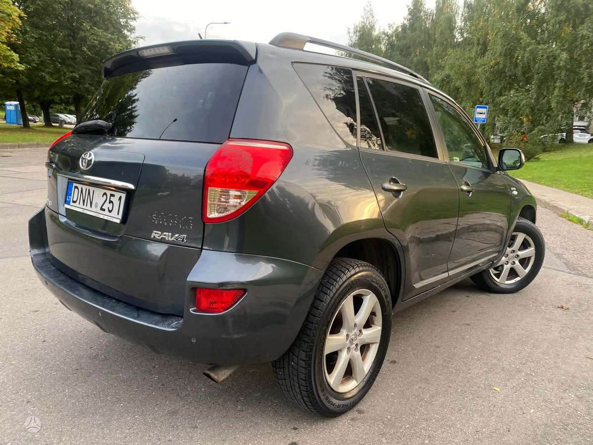 Toyota RAV4 2008 — interior