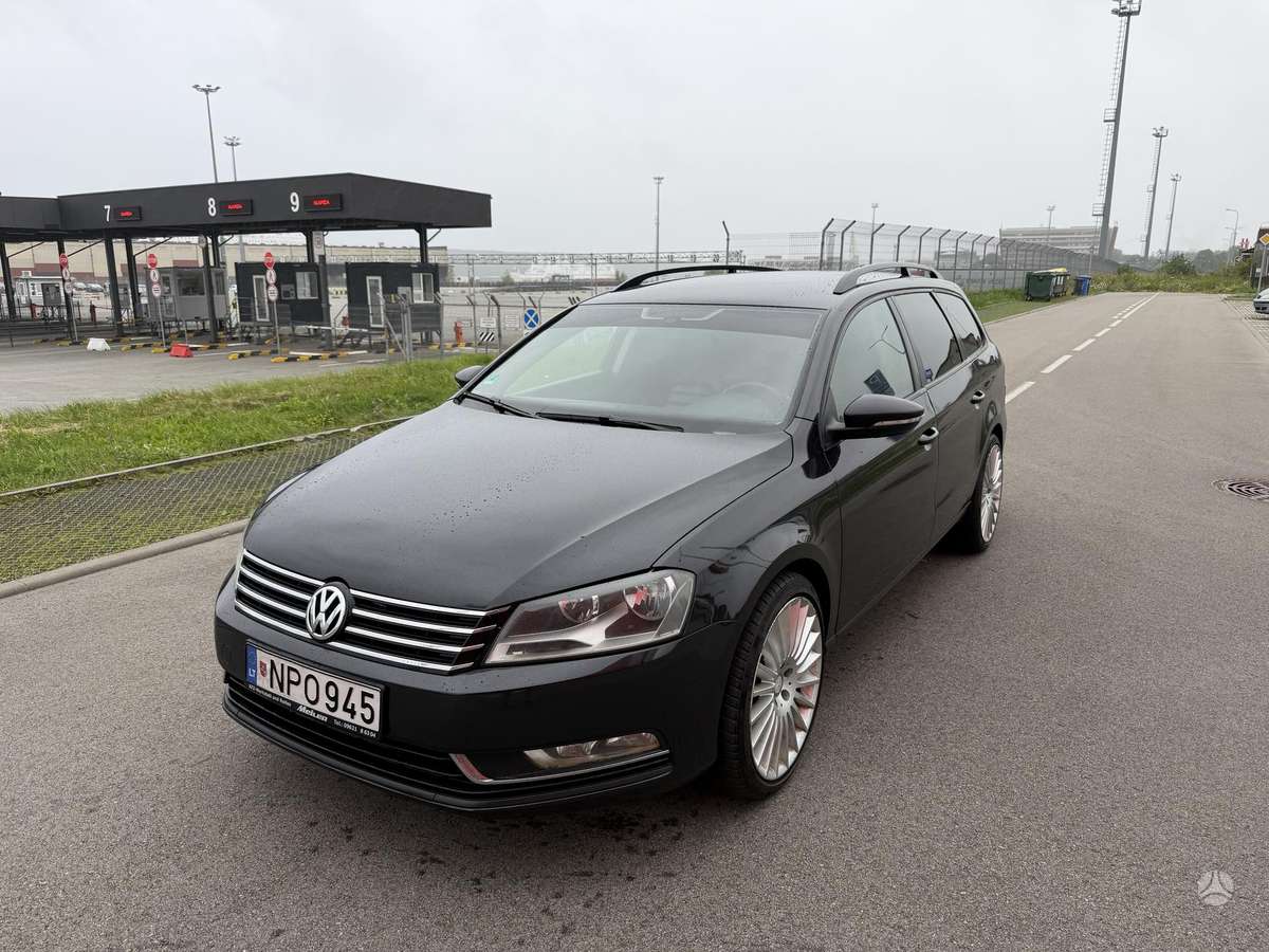 Volkswagen Passat 2011 — вигляд ззаду