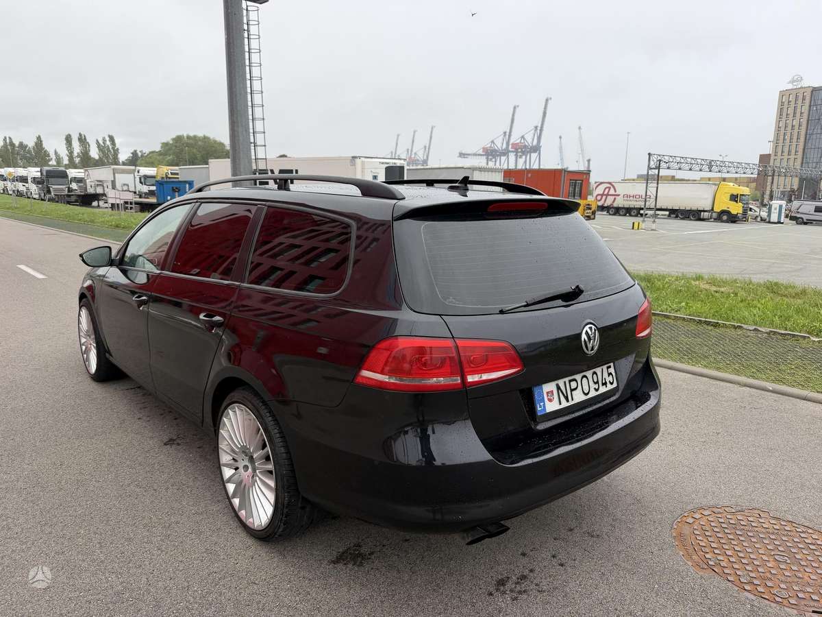 Volkswagen Passat 2011 — салон