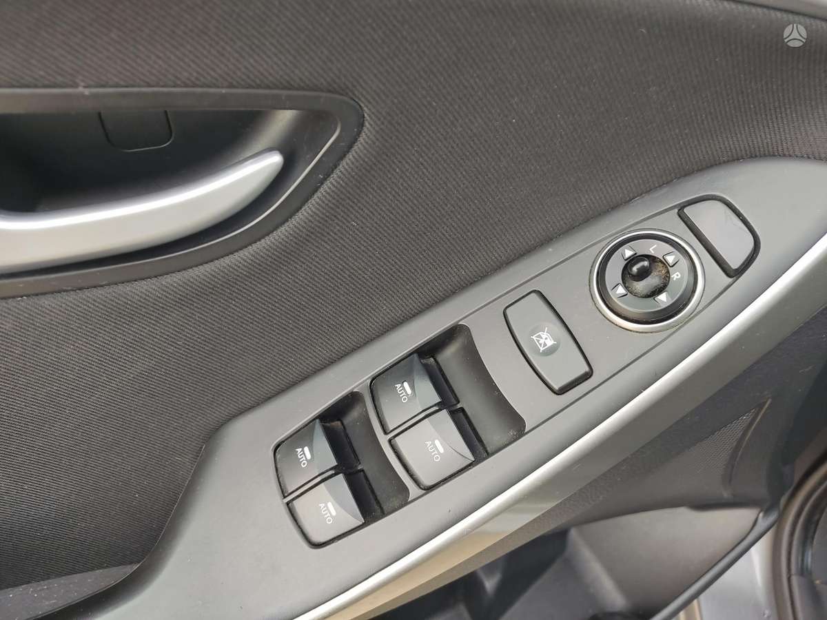 Hyundai i30 2013 — photo 11