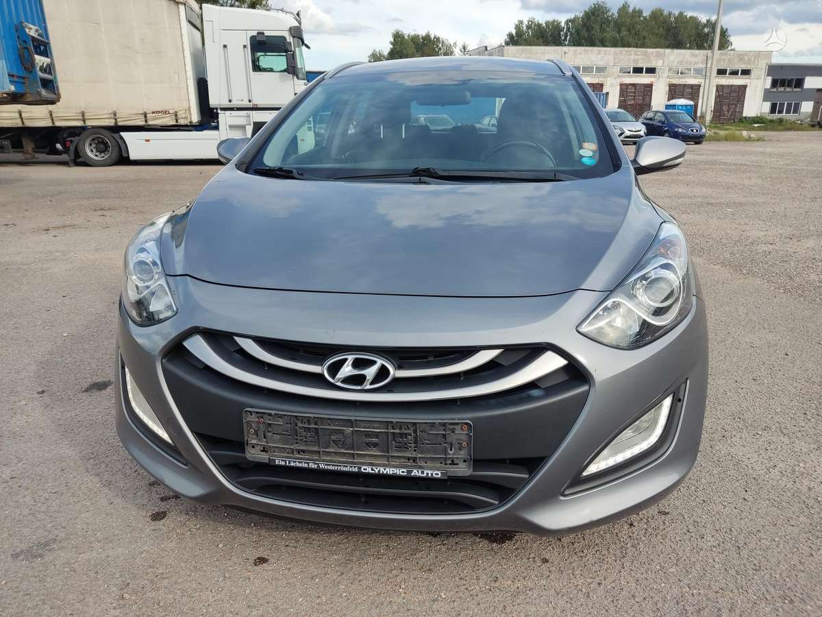 Hyundai i30 2013 — interior