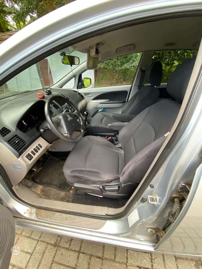 Mitsubishi Grandis 2006 — photo 6
