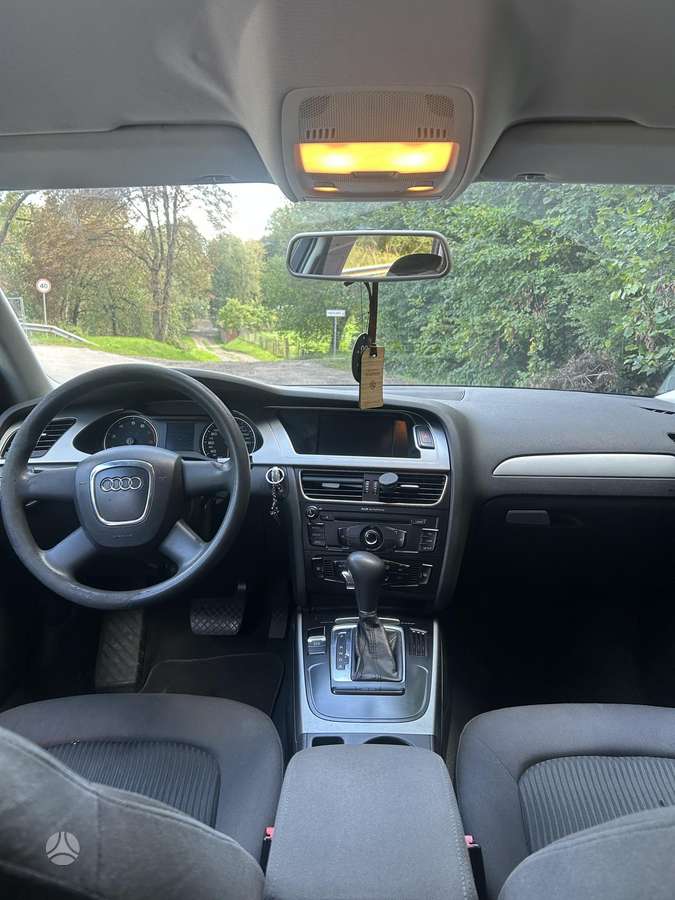 Audi A4 2009 — engine 2000 cm³, 211 HP (155kW)