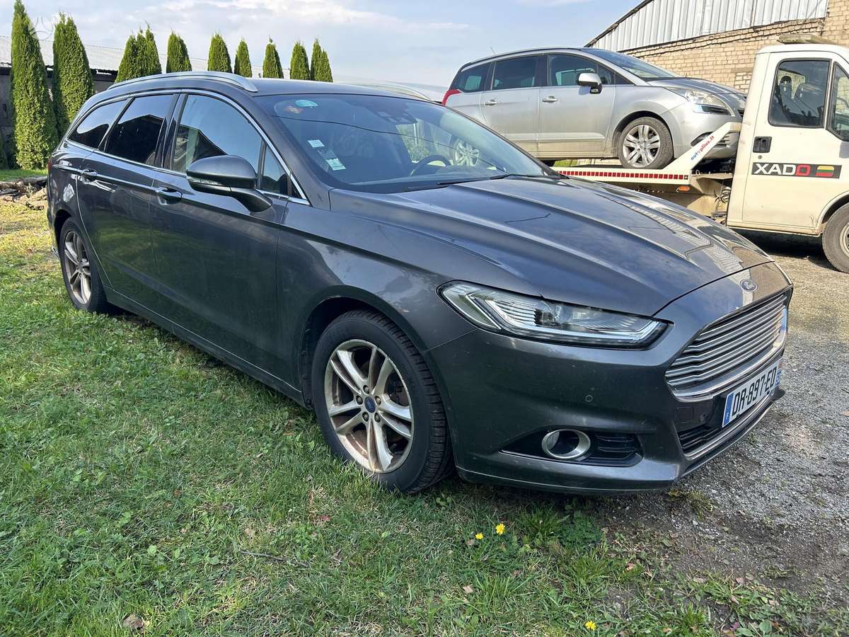 Ford Mondeo 2015 — rear view