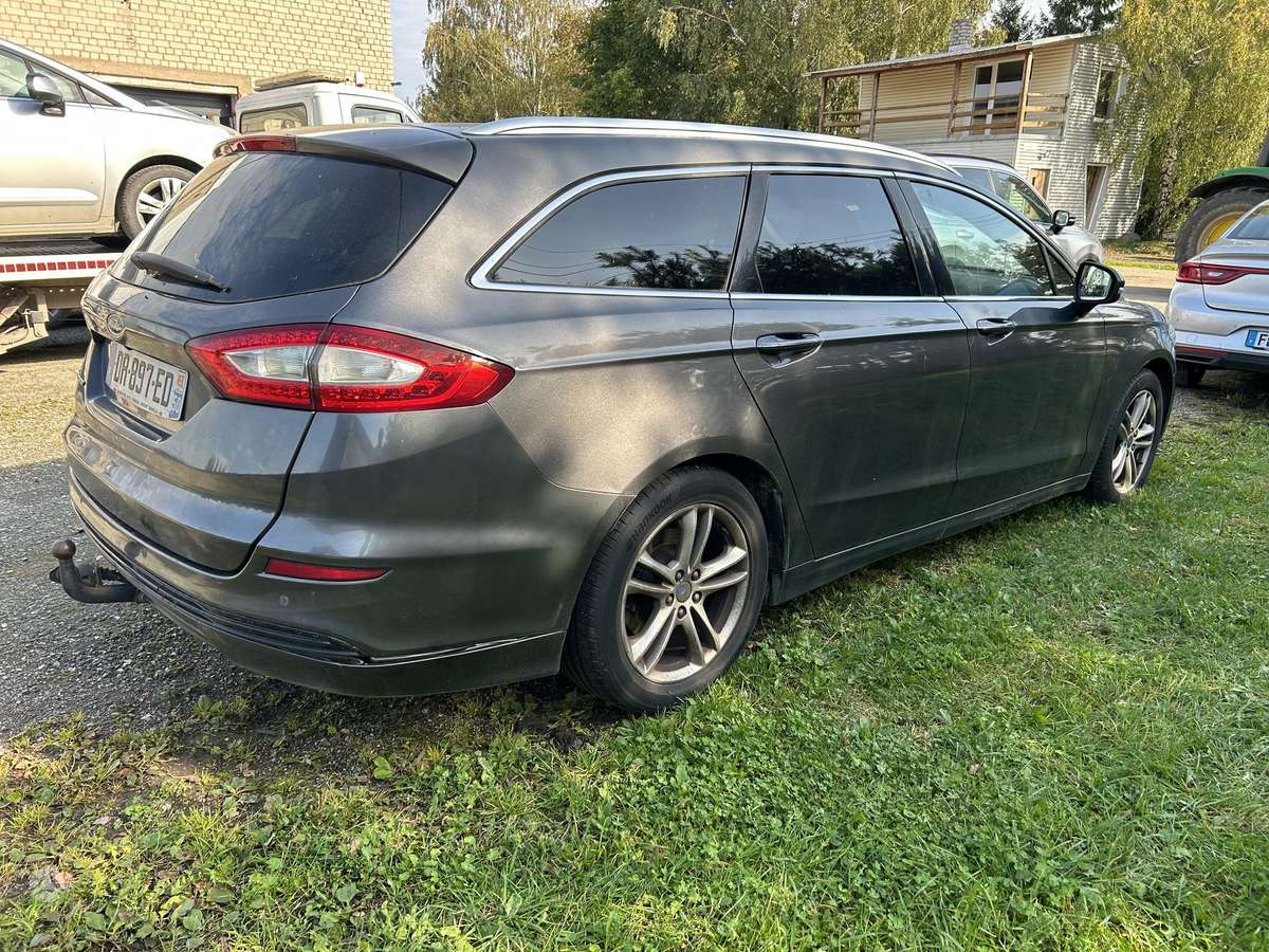 Ford Mondeo 2015 — interior